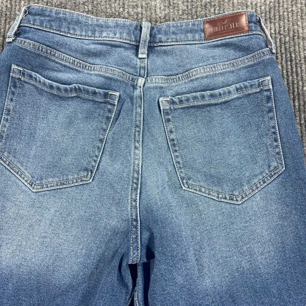 Hollister Ultra High Rise Mom Jeans Women 7S Blue Distressed Raw Hem Vintage